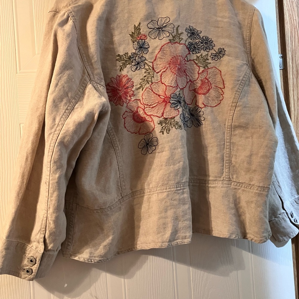 Liz Claiborne Linen Button Jacket floral design on the back. XL pit 2 pit 23 ‘’ - Picture 3 of 3